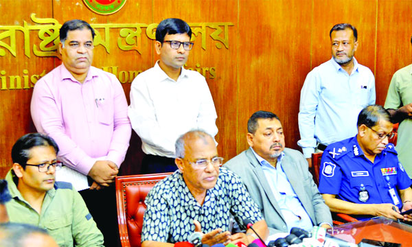 আইনশৃঙ্খলা সংক্রান্ত কোর কমিটির সভা শেষে সাংবাদিকদের ব্রিফ করেন স্বরাষ্ট্র উপদেষ্টা মো: জাহাঙ্গীর আলম চৌধুরী : পিআইডি