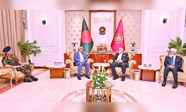 রাষ্ট্রপতি মির্জা ফখরুল ইসলাম আলমগীরের সাথে বঙ্গভবনে সিইসি এ এম এম নাসির উদ্দিনের নেতৃত্বে ইসির প্রতিনিধিদল সাক্ষাৎ করেন : পিআইডি