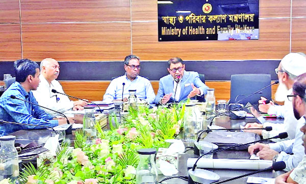 স্বাস্থ্যমন্ত্রী সরদার মো: সাখাওয়াত হোসেন ডেঙ্গু মোকাবেলায় প্রস্তুতি নিয়ে বৈঠকে সভাপতিত্ব করেন। এ সময় প্রতিমন্ত্রী এম এ মুহিত উপস্থিত ছিলেন : পিআইডি