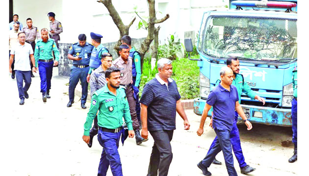 মানবতাবিরোধী অপরাধের মামলায় ১০ সেনাকর্মকর্তাকে ট্রাইব্যুনালে হাজির করা হয়  : নয়া দিগন্ত