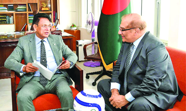 বাংলাদেশে পাকিস্তানের হাইকমিশনার ইমরান হায়দার শিক্ষামন্ত্রী এহছানুল হক মিলনের সাথে সাক্ষাৎ করেন : নয়া দিগন্ত