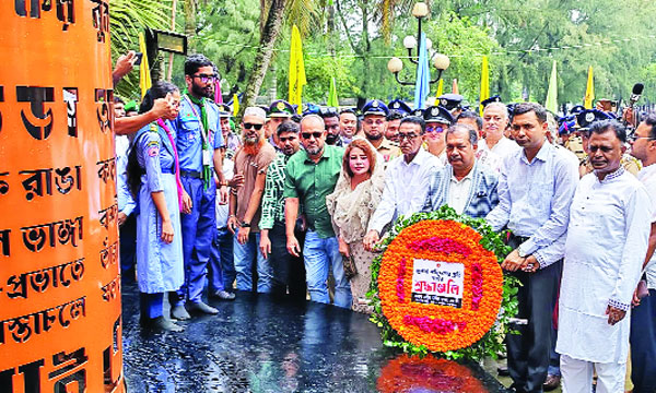 জুলাই শহীদ স্মৃতিস্তম্ভে পুষ্পস্তবক অর্পণ করেন তথ্যমন্ত্রী জহির উদ্দিন স্বপন : নয়া দিগন্ত