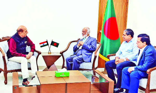 ভারতের হাইকমিশনার দীনেশ ত্রিবেদী সচিবালয়ে স্থানীয় সরকার মন্ত্রী ড. আব্দুল মইনের সাথে সাক্ষাৎ করেন : নয়া দিগন্ত