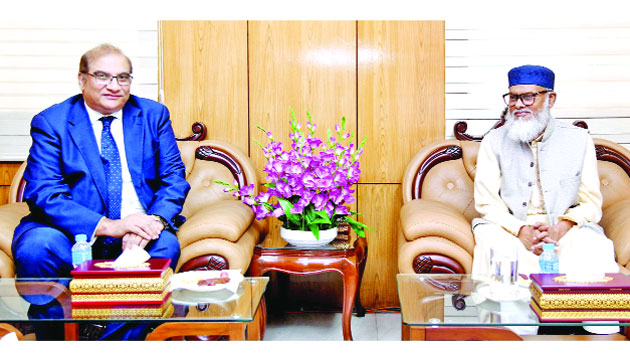 ধর্ম উপদেষ্টা ড. আ ফ ম খালিদ হোসেনের সাথে বাংলাদেশে নিযুক্ত পাকিস্তানের হাইকমিশনার ইমরান হায়দার সাক্ষাৎ করেন। : পিআইডি