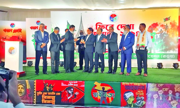 রিটায়ার্ড আর্মড ফোর্সেস ওয়েলফেয়ার অ্যাসোসিয়েশনের উদ্যোগে ফিরে দেখা জুলাই ২০২৪ অনুষ্ঠানে অতিথিরা  : নয়া দিগন্ত