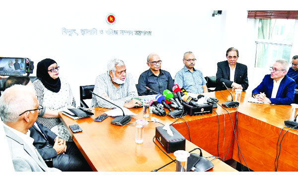 উপদেষ্টা মুহাম্মদ ফাওজুল কবির খান বিদ্যুৎ জ্বালনির দ্রুত সরবরাহ বৃদ্ধি সম্পর্কিত চুক্তিগুলো পর্যালোচনায় গঠিত জাতীয় কমিটির রিপোর্ট গ্রহণ শেষে সাংবাদিকদের ব্রিফ করেন : পিআইডি