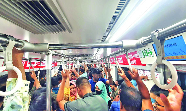 করপোরেট জীবনের এক ‘ছুটে চলা’ ইফতার