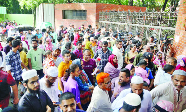 জুলাই গণ-অভ্যুত্থান স্মৃতি জাদুঘরে দর্শনার্থীদের ভিড় : নয়া দিগন্ত