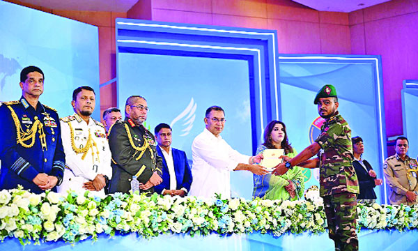 প্রধানমন্ত্রী তারেক রহমান সেনাকুঞ্জে আন্তর্জাতিক জাতিসঙ্ঘ শান্তিরক্ষী দিবসের অনুষ্ঠানে আহত সশস্ত্রবাহিনীর সদস্যদের হাতে সম্মাননা তুলে দেন : পিআইডি