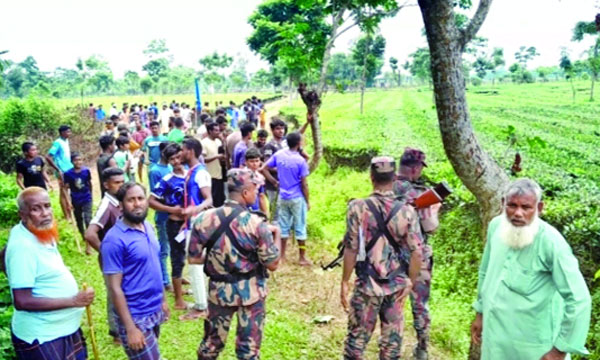 লালমনিরহাটের পাটগ্রাম সীমান্তে পুশইন ঠেকাতে বিজিবি সদস্যদের কড়া পাহারা : নয়া দিগন্ত