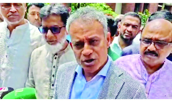 কুমিল্লায় সড়ক দুর্ঘটনায় নিহতদের পরিবার ও আহতদের মধ্যে ক্ষতিপূরণের অর্থ প্রদান করেন সড়ক পরিবহন ও সেতু মন্ত্রী শেখ রবিউল আলম :  নয়া দিগন্ত