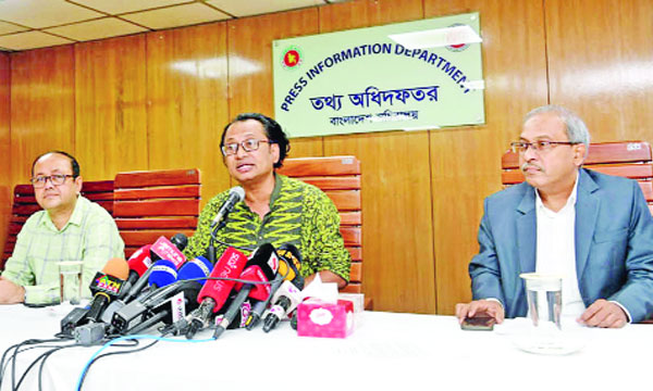 সরকারের বিভিন্ন কার্যক্রম নিয়ে সংবাদ সম্মেলনে বক্তব্য রাখেন প্রধানমন্ত্রীর তথ্য উপদেষ্টা ডা: জাহেদ উর রহমান : নয়া দিগন্ত