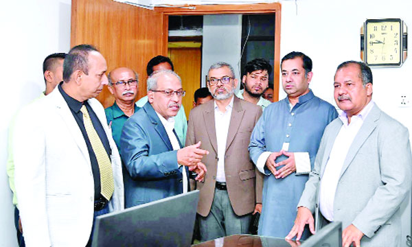 তথ্য ও সম্প্রচারমন্ত্রী জহির উদ্দিন স্বপন তথ্য অধিদফতরের বিভিন্ন শাখা পরিদর্শন করেন। এ সময় তথ্য প্রতিমন্ত্রী ইয়াসের খান চৌধুরী উপস্থিত ছিলেন : পিআইডি