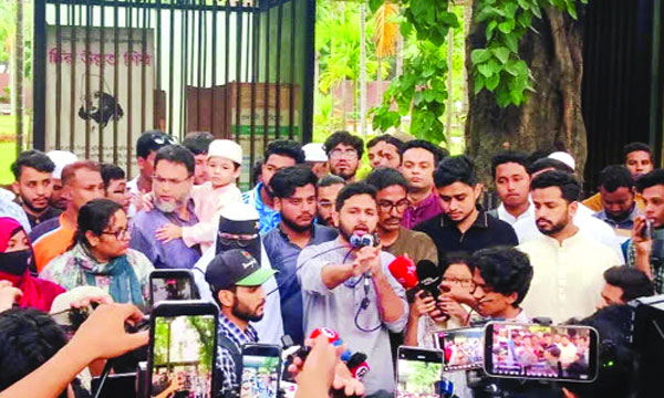 হাদি হত্যার বিচার দাবিতে বিক্ষোভ করে ইনকিলাব মঞ্চ : নয়া দিগন্ত