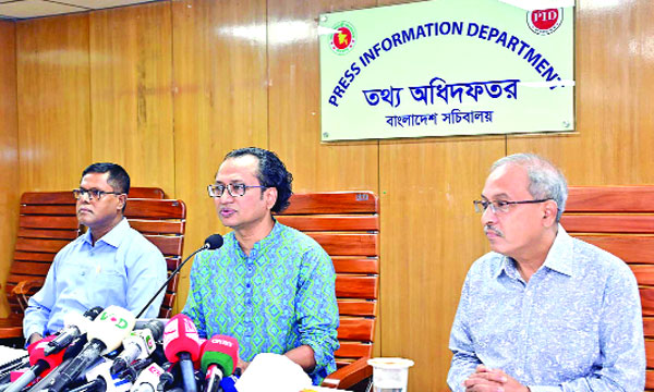 প্রধানমন্ত্রীর তথ্য ও সম্প্রচার উপদেষ্টা ডা: জাহেদ উর রহমান সচিবালয়ে সরকারের বিভিন্ন কার্যক্রমের অগ্রগতি বিষয়ে ব্রিফিংয়ে বক্তব্য রাখেন : নয়া দিগন্ত