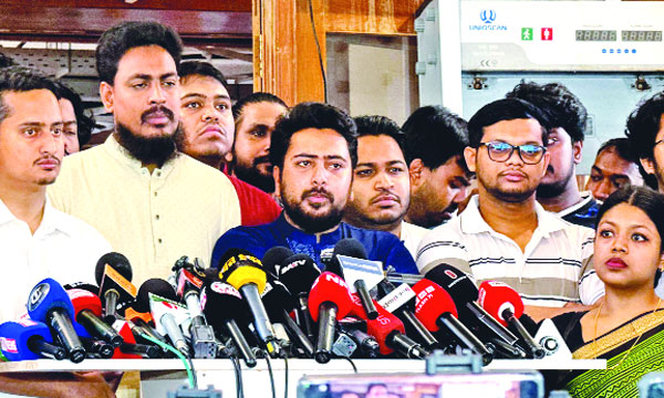জুলাই জাদুঘর পরিদর্শন শেষে সাংবাদিকদের উদ্দেশে কথা বলেন এনসিপির আহ্বায়ক নাহিদ ইসলাম এমপি : নয়া দিগন্ত