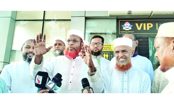 সৈয়দপুর বিমানবন্দরে সাংবাদিকদের সাথে কথা বলেন মিয়া গোলাম পরওয়ার