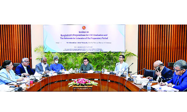 বাণিজ্যমন্ত্রী খন্দকার আব্দুল মুক্তাদির এনইসি সম্মেলনকক্ষে এক সেমিনারে সভাপতিত্ব করেন। এ সময় পরিকল্পনা প্রতিমন্ত্রী মো: জোনায়েদ সাকি উপস্থিত ছিলেন : পিআইডি