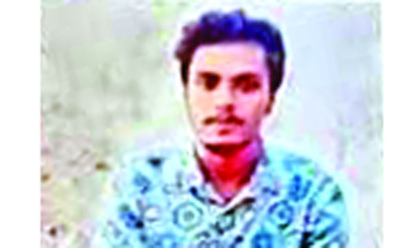 শহীদ বিপ্লব হাসানের মায়ের আকুতি ‘পোলায় মা কইয়া ডাক দেয় না এক বছর’