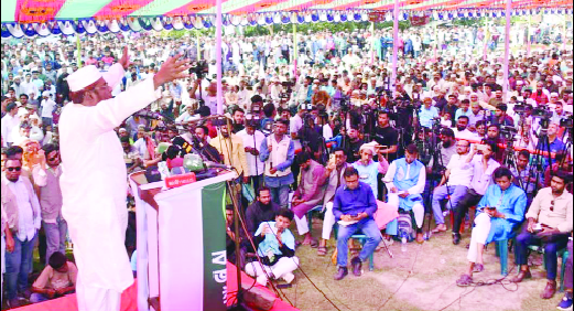 খুলনার ডুমুরিয়ার আন্দুলিয়া ফুটবল মাঠে ছাত্র গণজমায়েতে বক্তৃতা করেন জামায়াতে ইসলামীর সেক্রেটারি জেনারেল অধ্যাপক গোলাম পরওয়ার : নয়া দিগন্ত