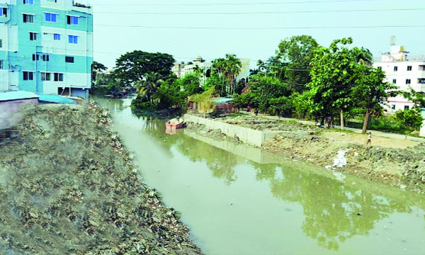 চট্টগ্রামের কর্ণফুলী উপজেলার শিকলবাহা খাল : নয়া দিগন্ত