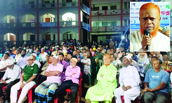 চাঁপাইনবাবগঞ্জ সদরে ২ নং ওয়ার্ডে নির্বাচনী সভায় বক্তব্য রাখেন নূরুল ইসলাম বুলবুল (ইনসেটে) : নয়া দিগন্ত