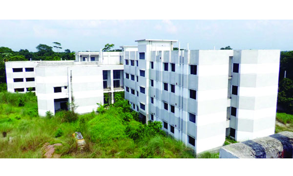 ৩২ কোটি টাকার নার্সিং কলেজ নির্মাণ অসমাপ্ত, ঠিকাদার নিখোঁজ