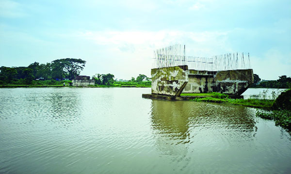২০২৫ সালে শুরু হওয়া সেতুর নির্মাণ কাজ এখনো শেষ করা হয়নি : নয়া দিগন্ত
