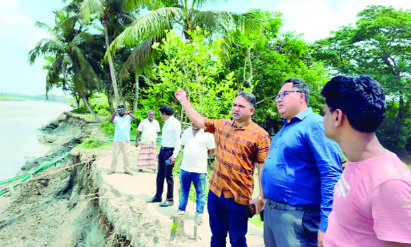 ভাঙনকবলিত এলাকা পরিদর্শন করেন সোনাগাজী ইউএনও রিগান চাকমা  : নয়া দিগন্ত