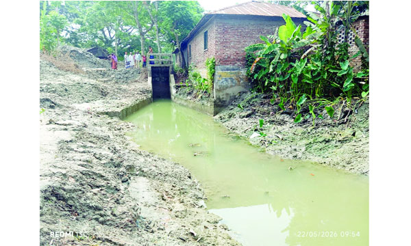 অবৈধ স্থাপনা রেখেই চলছে খননকাজ : নয়া দিগন্ত