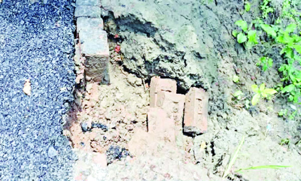 সংস্কারের পরপরই ভেঙে পড়ছে সড়ক : নয়া দিগন্ত