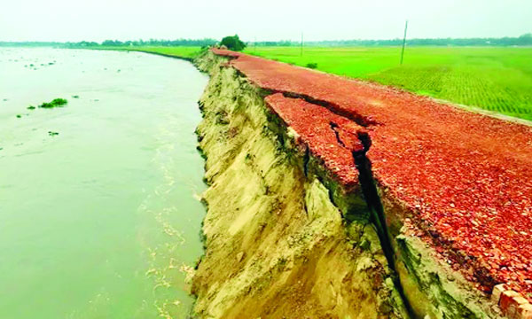 কিশোরগঞ্জের অষ্টগ্রামে নদীভাঙনে হুমকির মুখে অল-ওয়েদার রোড :  নয়া দিগন্ত