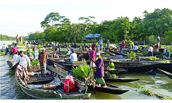 বৈঠাকাটা ভাসমান হাটে কোটি টাকার সবজি বেচাকেনা