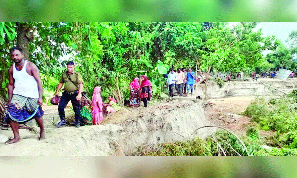 সুন্দরগঞ্জে তিস্তা গর্ভে ভেঙে যাচ্ছে লোকালয় : নয়া দিগন্ত