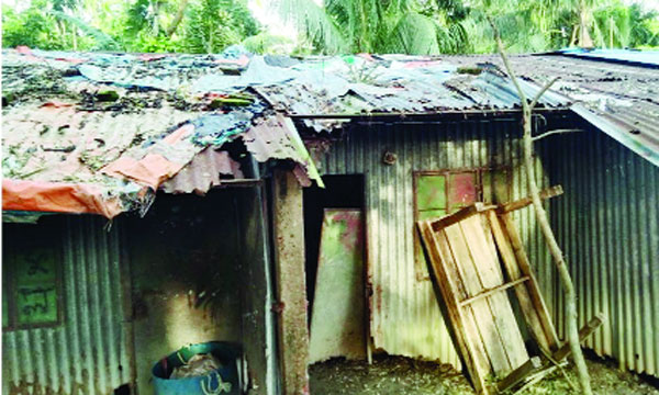 আশ্রয়ণ প্রকল্পের ঘরগুলো বসবাসের অযোগ্য হয়ে পড়েছে : নয়া দিগন্ত