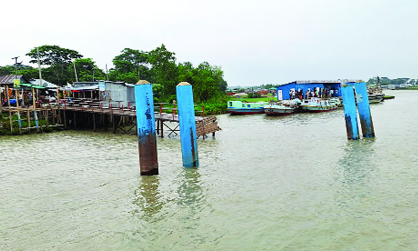 আগুনমুখা নদীর প্রবল স্রোতে জেটি ভেঙে পন্টুন বিচ্ছিন্ন : নয়া দিগন্ত