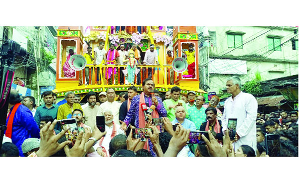 ধামরাইয়ে উল্টো রথযাত্রায়  সনাতন ধর্মাবলম্বীরা : নয়া দিগন্ত