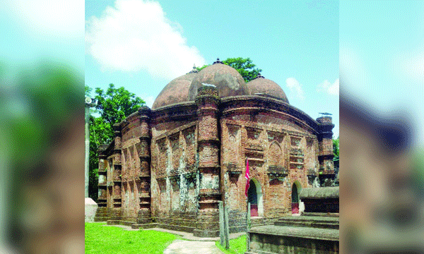 সুলতানি স্থাপত্যের অনন্য নিদর্শন অষ্টগ্রামের কুতুব শাহ মসজিদ