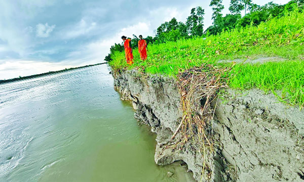 ভাঙন কবলে লালমনিরহাট শহররক্ষা বাঁধ : নয়া দিগন্ত