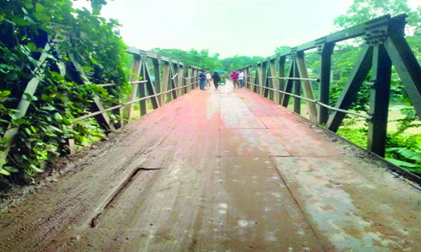 ধামরাইয়ে বংশী নদীর ওপর নির্মিত দর্শা বেইলি সেতু : নয়া দিগন্ত