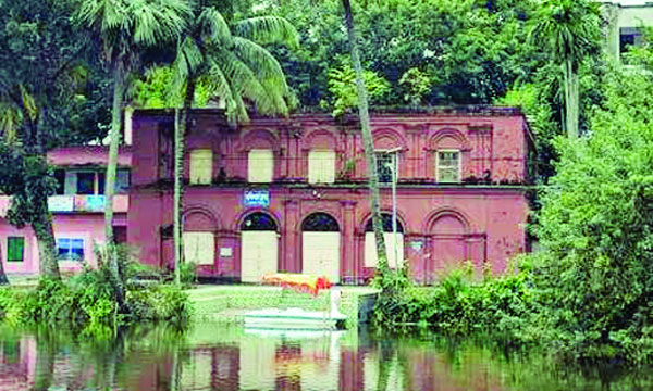 অতীতের গৌরব বুকে নিয়ে টিকে আছে বনওয়ারীনগর রাজবাড়ি