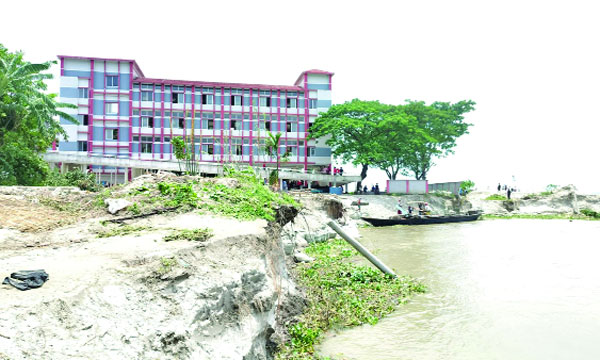 ভাঙনকবলিত চরকালিকাপুর শুকরিয়া দাখিল মাদরাসা : নয়া দিগন্ত
