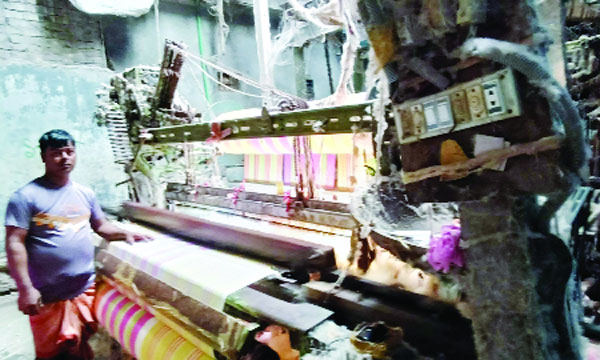 তোয়ালে শিল্পে অপার সম্ভাবনা, আধুনিকতার চাপে সঙ্কটে স্থানীয় উদ্যোক্তারা