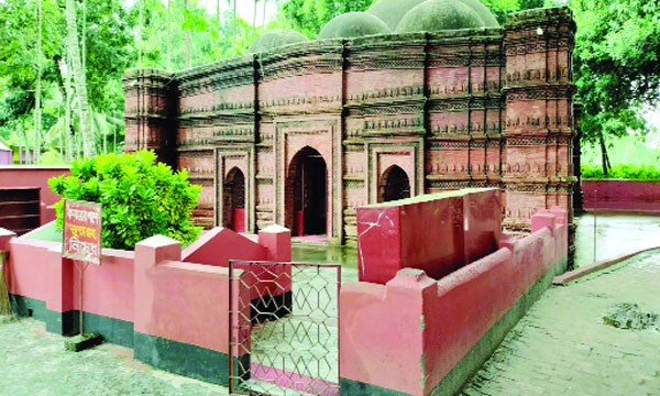 ৭ শতকের স্মৃতি সুলতানি স্থাপত্যের সাক্ষী গোড়ার মসজিদ