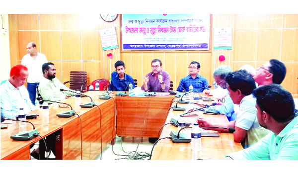 গোমস্তাপুরে টাস্কফোর্স কমিটির সভায় বক্তব্য রাখেন ইউএনও জাকির মুন্সী 	: নয়া দিগন্ত