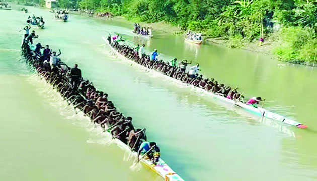 গুরুদাসপুরে নন্দকুজা নদীতে ঐতিহ্যবাহী নৌকাবাইচ