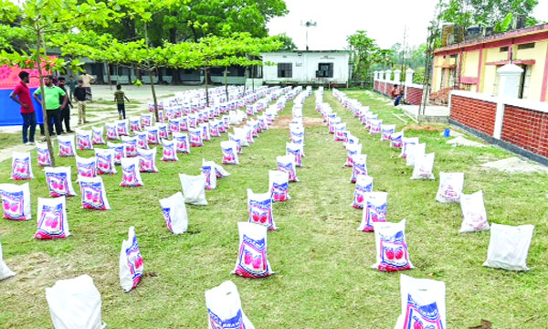 বিতরণের জন্য রাখা জামায়াতের ইফতার সামগ্রী	 : নয়া দিগন্ত
