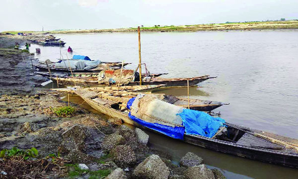 যমুনার বুকে রাতভর জীবনের লড়াই