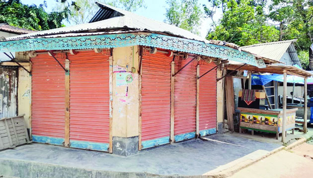 সুন্দরগঞ্জের সোনারায় স্কুলের বাজারে খাস জমি দখল করে দোকান নির্মাণ : নয়া দিগন্ত