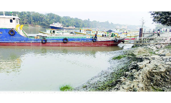 ভৈরব নদে নাব্যতা সঙ্কটে ঘাটে ভিড়তে পারছে না মালামাল বোঝাই কার্গো জাহাজ :  নয়া দিগন্ত